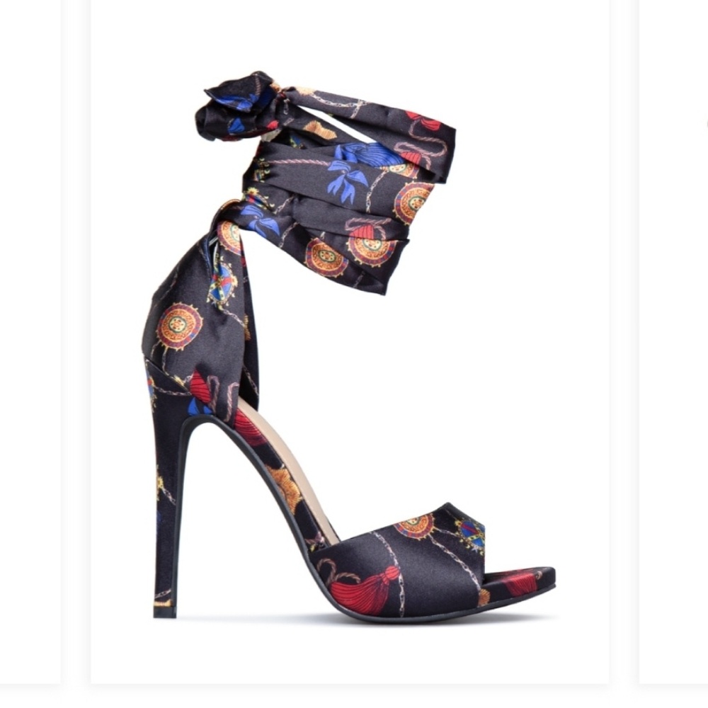 Stiletto-heeled sandal with wraparound ankle laces